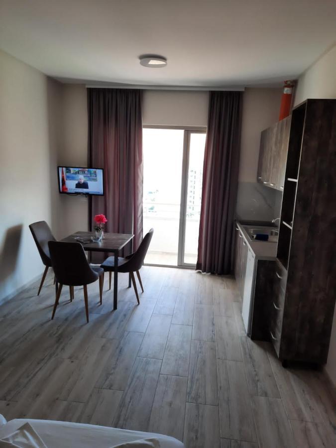 Disy Apartments Vlorë Buitenkant foto