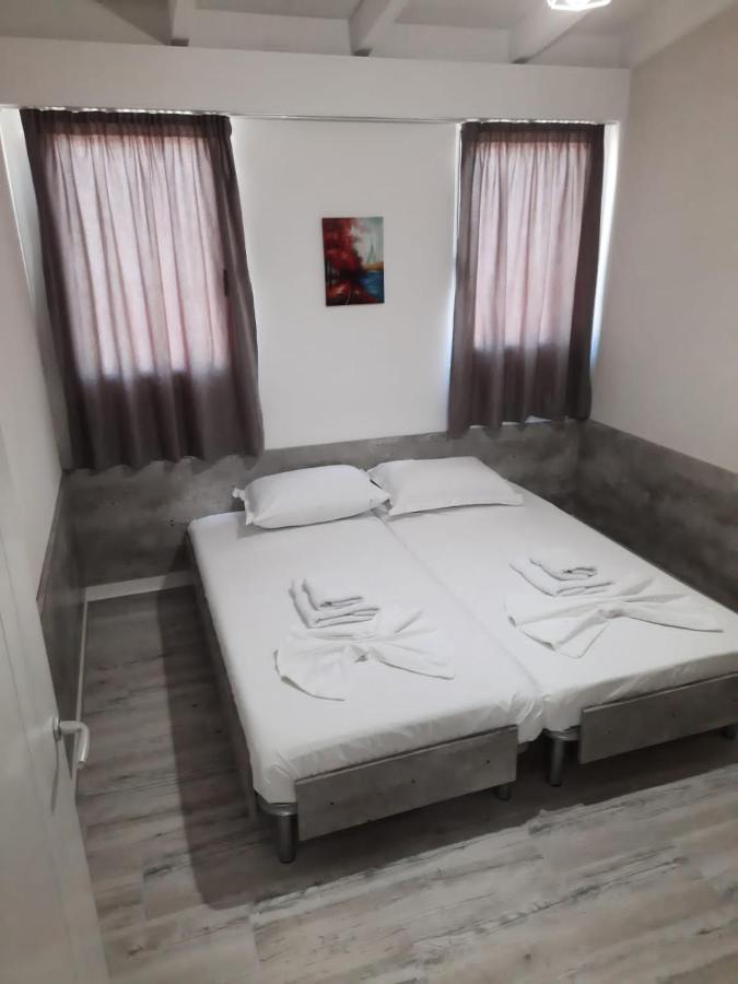 Disy Apartments Vlorë Buitenkant foto