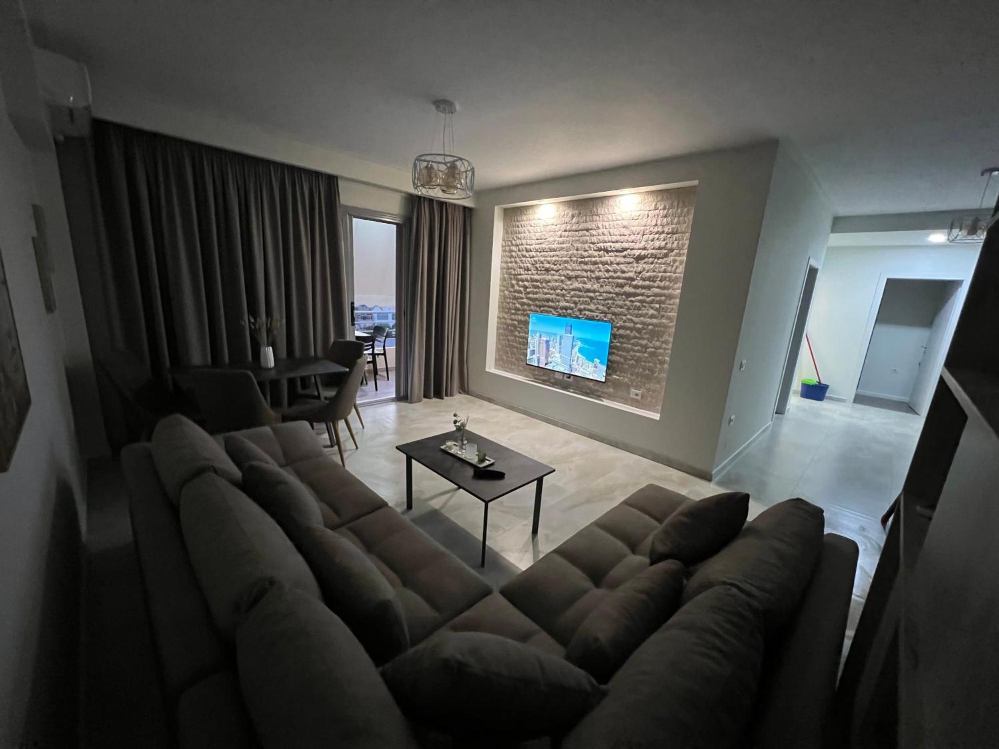 Disy Apartments Vlorë Buitenkant foto